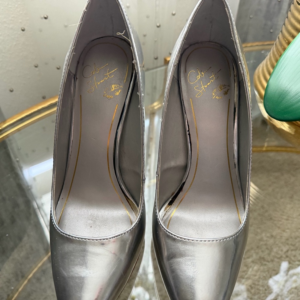 Silver Heels - Picture 2 of 5